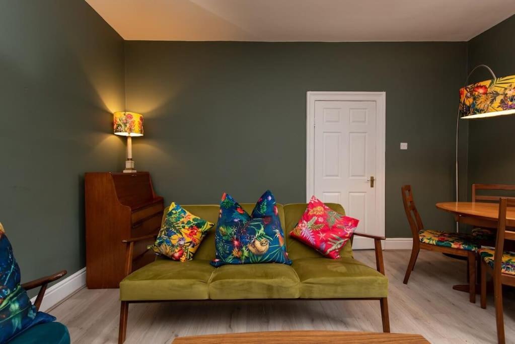 Peaceful Home From Home - Spacious 3 Bedroom House Accommodating 7 - Ideal For Families And Workers Gateshead Exterior photo