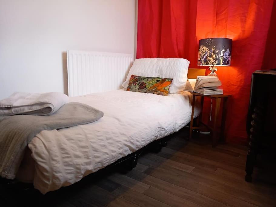Peaceful Home From Home - Spacious 3 Bedroom House Accommodating 7 - Ideal For Families And Workers Gateshead Exterior photo