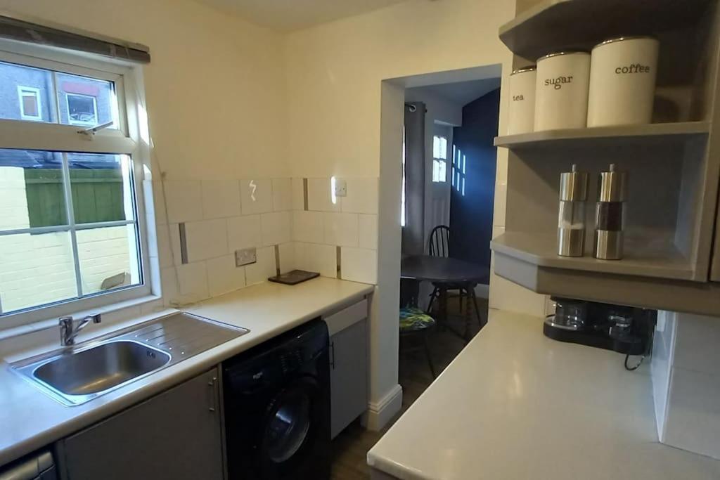 Peaceful Home From Home - Spacious 3 Bedroom House Accommodating 7 - Ideal For Families And Workers Gateshead Exterior photo